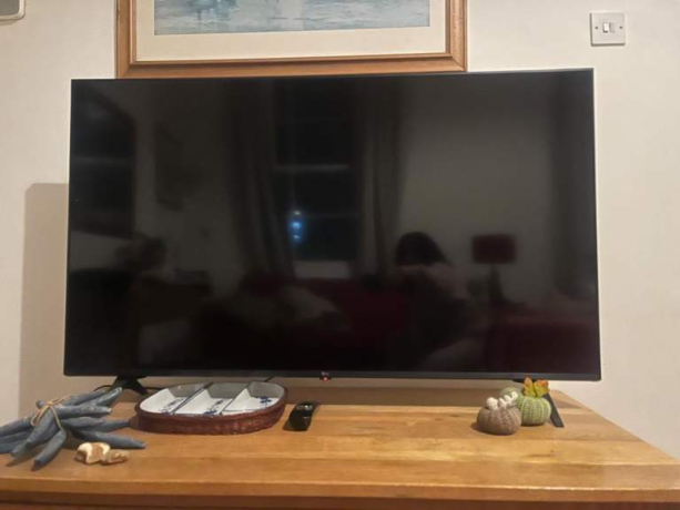 50-inch-lg-smart-4k-uhd-hdr-led-tv-big-1