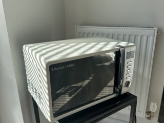 russell-hobb-cream-microwave-oven
