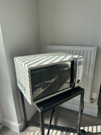 russell-hobb-cream-microwave-oven-big-0